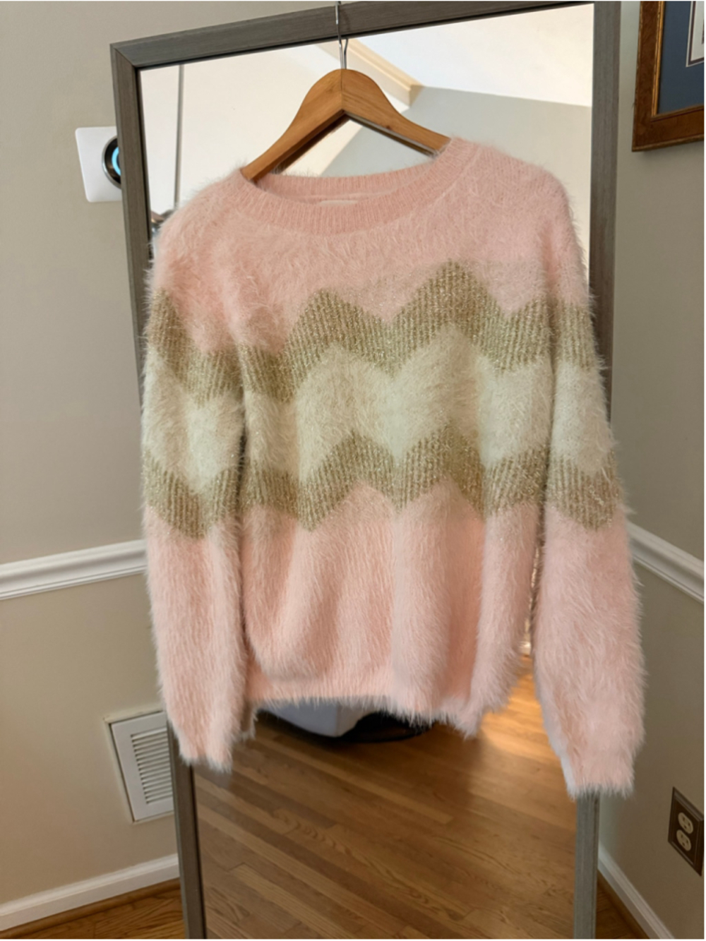 Women's Ivy Rose Fuzzy Crew Neck Sweater Size L Pink Gold Chevron